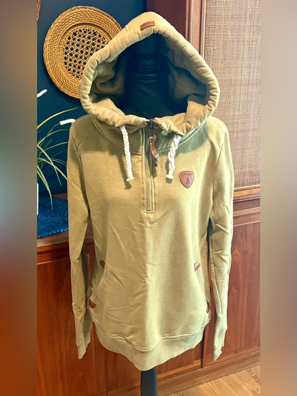 Wanakome Clothing Half-zip Hoodie Large